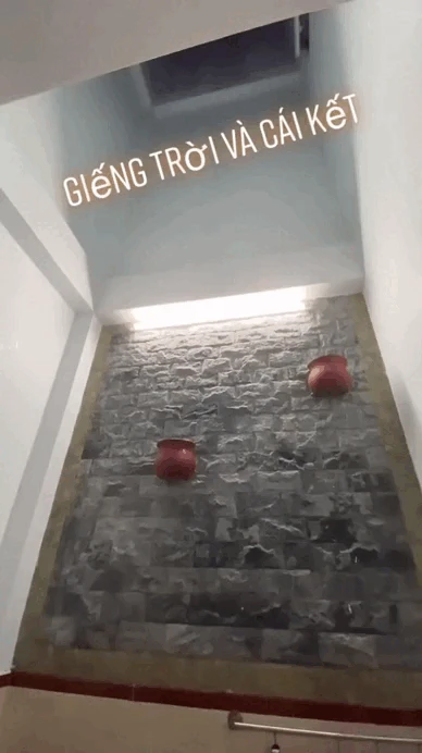 Căn bếp khổ nhất TikTok chỉ vì 1 thiết kế quen: Gia chủ đội nón rửa bát, trời mưa càng quằn quại hơn - Hình 3