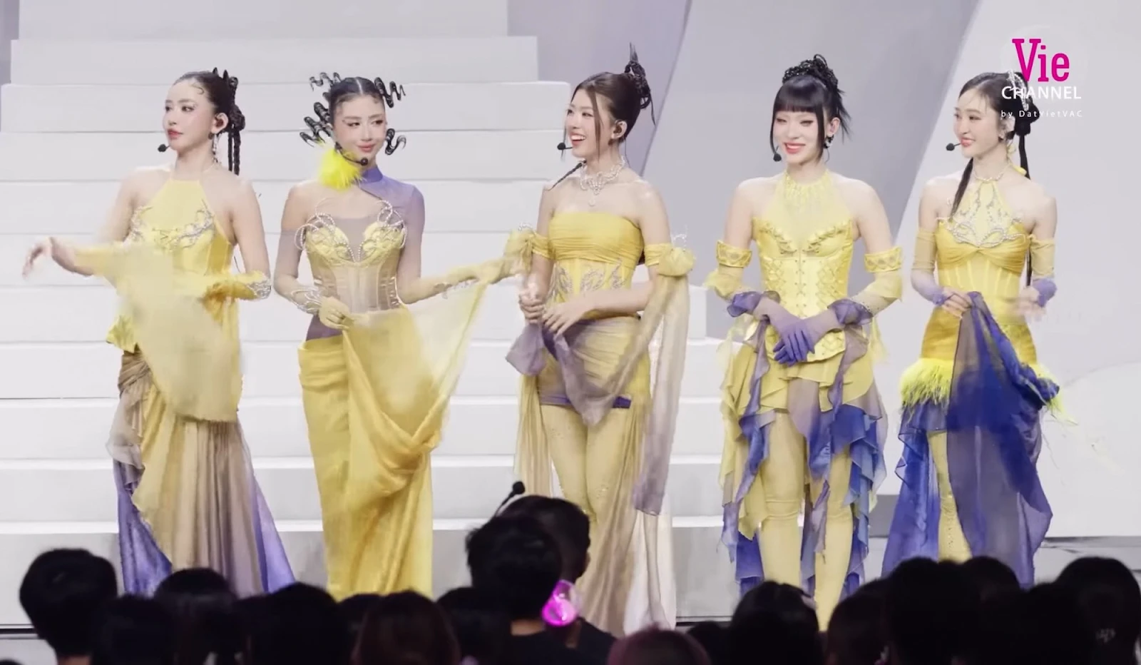 Concert Em Xinh khui giá vé chát, tuyên bố tặng 1 túi mù cho fanzone? - Hình 4