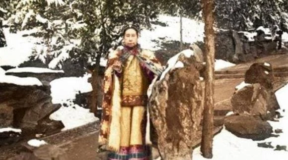 Từ Hi Thái hậu đuổi người hầu, giữ 1 thái giám khi tắm, che đậy bí mật? - Hình 5