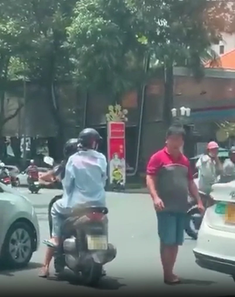 Vụ tài xế taxi công nghệ cướp chìa khóa cô gái ở Hồ Con Rùa, lộ lý do phẫn nộ - Hình 5