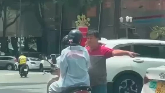 Vụ tài xế taxi công nghệ cướp chìa khóa cô gái ở Hồ Con Rùa, lộ lý do phẫn nộ - Hình 3