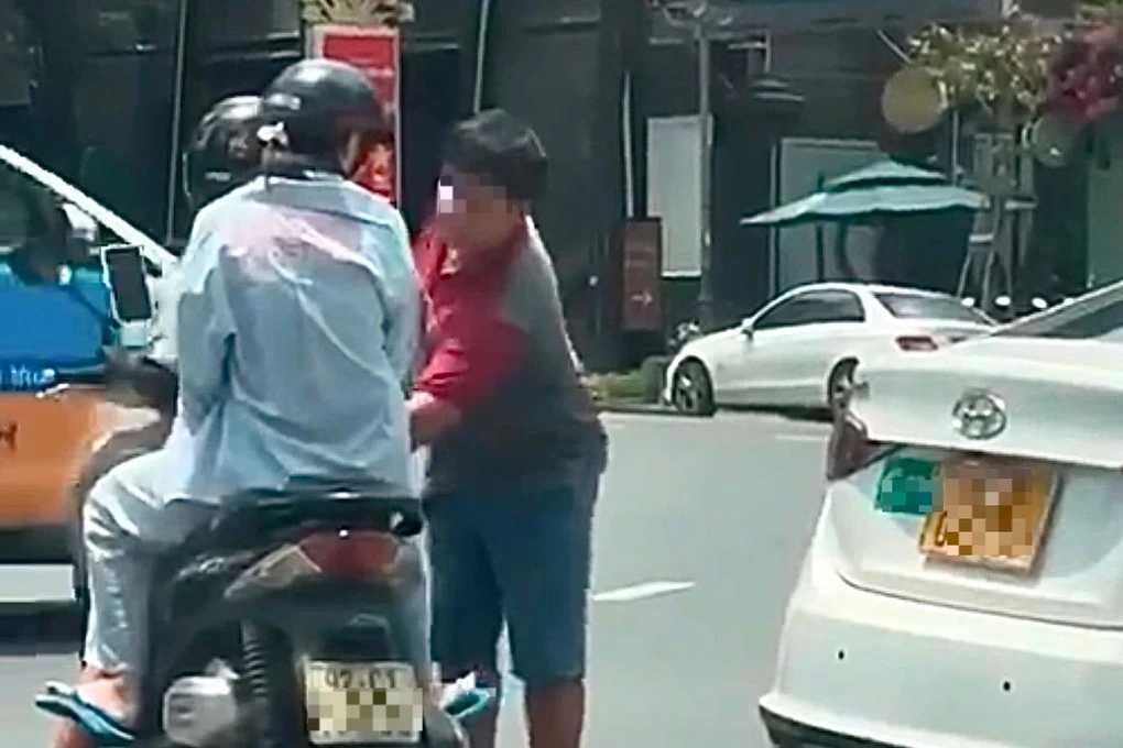 Vụ tài xế taxi công nghệ cướp chìa khóa cô gái ở Hồ Con Rùa, lộ lý do phẫn nộ - Hình 2