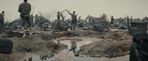 Mưa đỏ thu 350 tỷ, hạ bệ 2 phim ăn khách của Trấn Thành - Hình 1