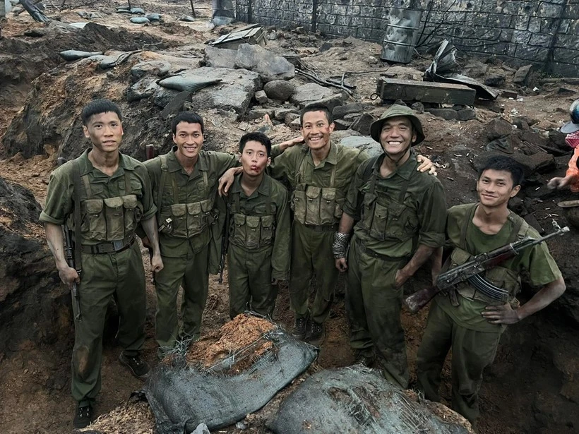 Mưa Đỏ vượt mặt doanh thu, Trấn Thành đối diện thêm rắc rối lớn - Hình 1