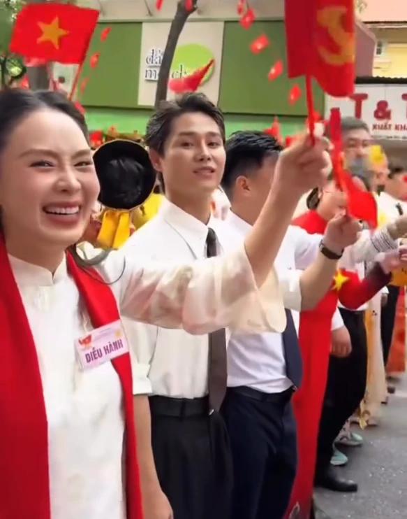 Tăng Duy Tân sợ xanh mặt khi bị fan tỏ tình, thái độ đồng nghiệp gây sốc - Hình 2