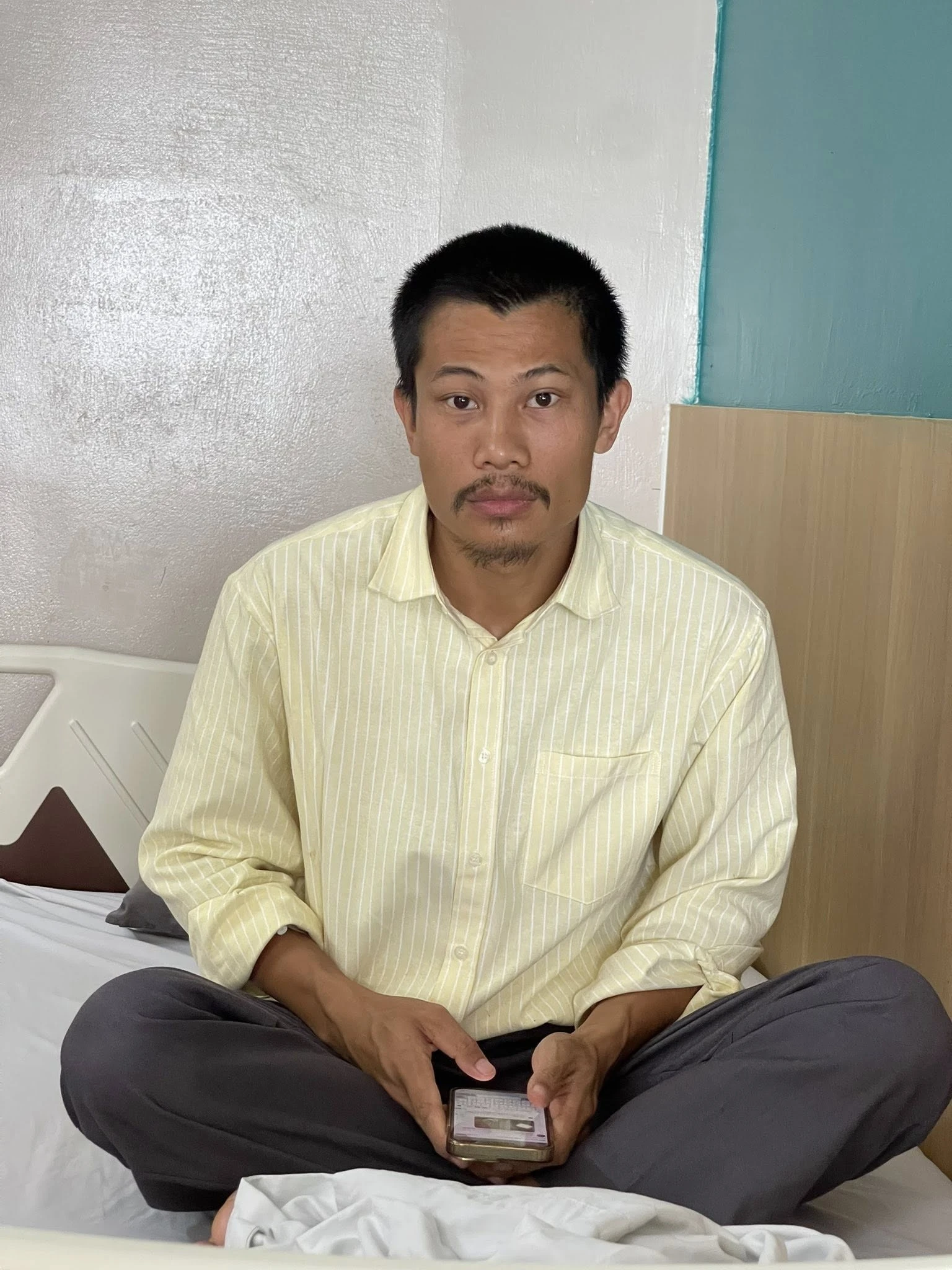 Anh Tạ phim Mưa đỏ nhập viện, vợ tiết lộ tình trạng sức khỏe - Hình 2