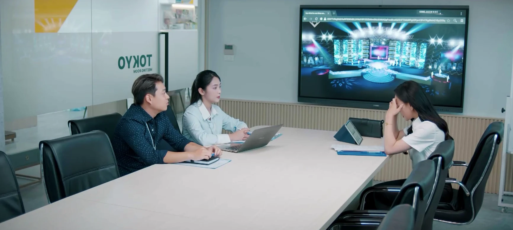 Gió ngang khoảng trời xanh - Tập 14: Hết trà xanh lại đối tác khích bác, Đăng nổi giận chất vấn vợ - Hình 3