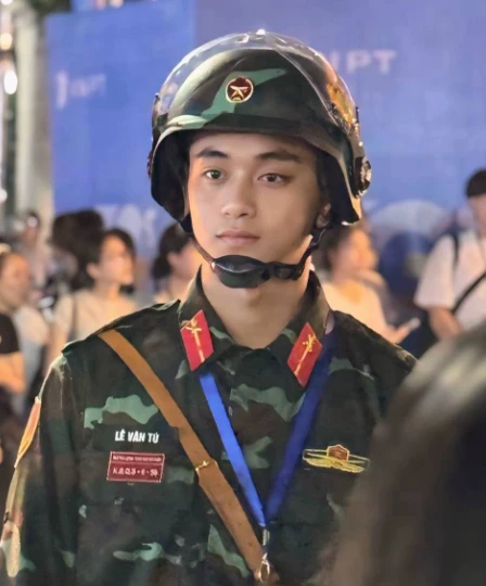 Lê Văn Tú: chàng lính boy phố đẹp gấp 20 lần Lê Hoàng Hiệp, lộ 1 bí quyết sốc! - Hình 1