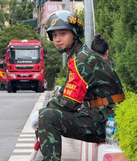 Lê Văn Tú: chàng lính boy phố đẹp gấp 20 lần Lê Hoàng Hiệp, lộ 1 bí quyết sốc! - Hình 2