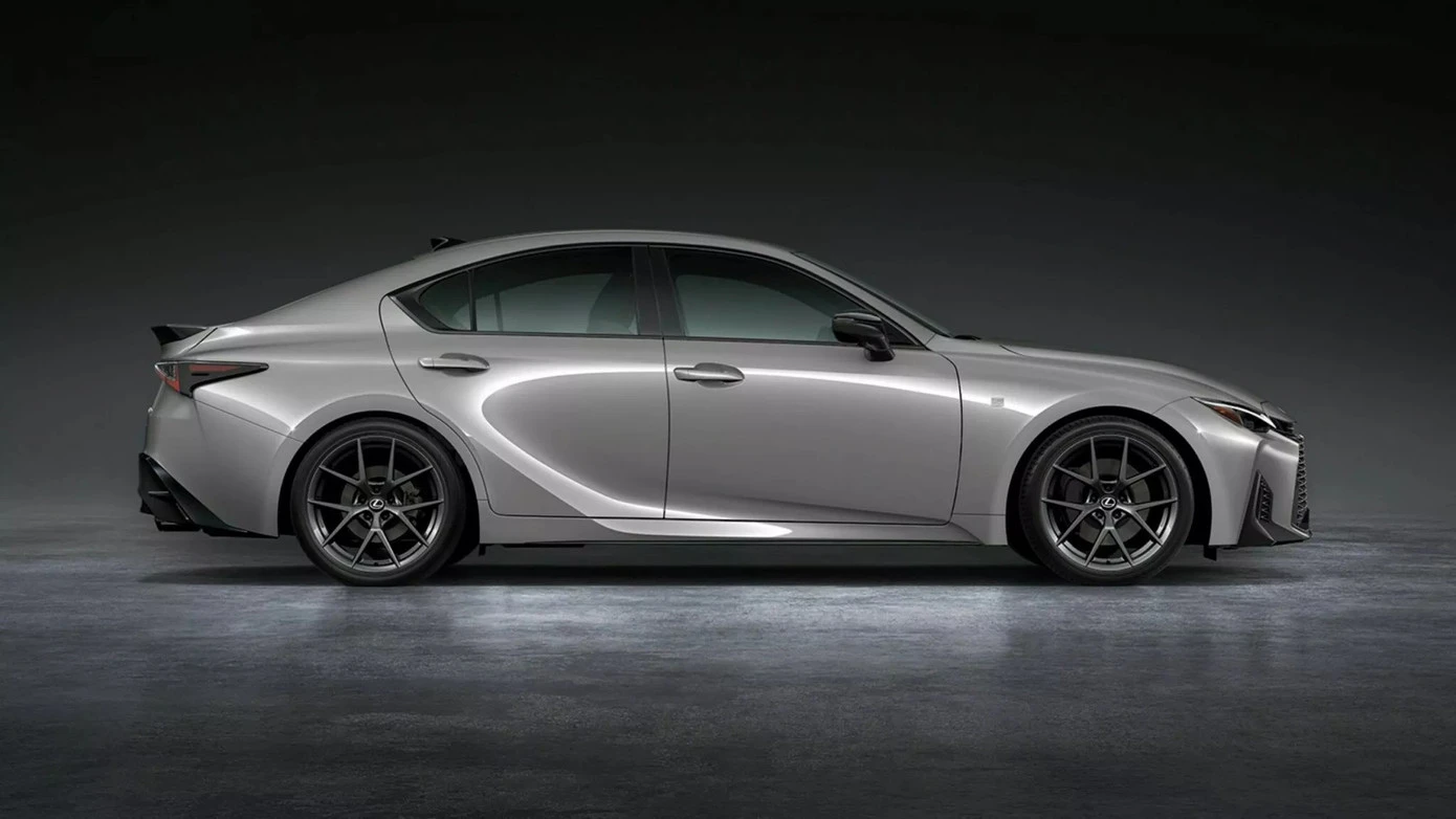 Lexus làm mới dòng sedan cỡ nhỏ - Hình 5