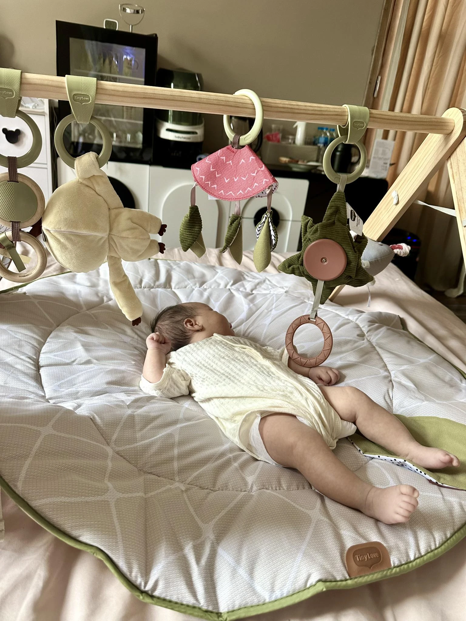 Quỳnh Lương va trúng wonder week của con gái, phát sợ khi nghe con khóc khản giọng - Hình 1