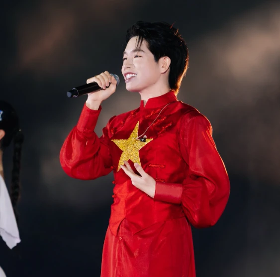 1 Anh Trai chinh chiến quốc tế, đối đầu cực căng với con trai Michael Jackson! - Hình 1