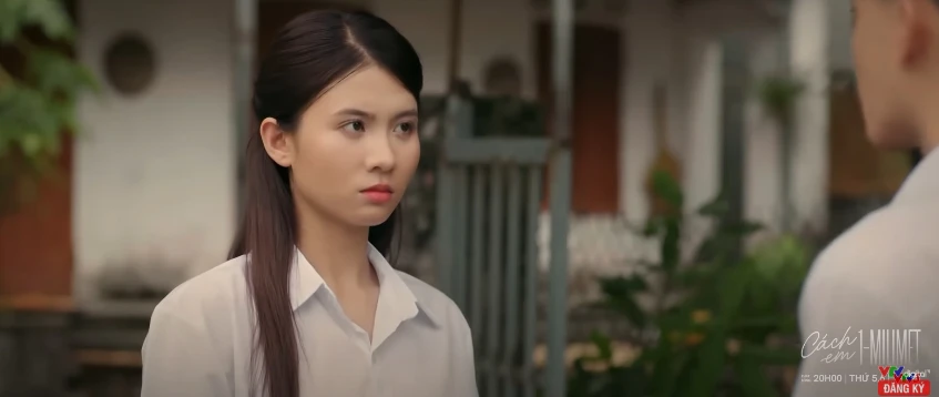 Cách em 1 milimet - Tập 3: Viễn chỉ trích Hân phân biệt đối xử - Hình 1