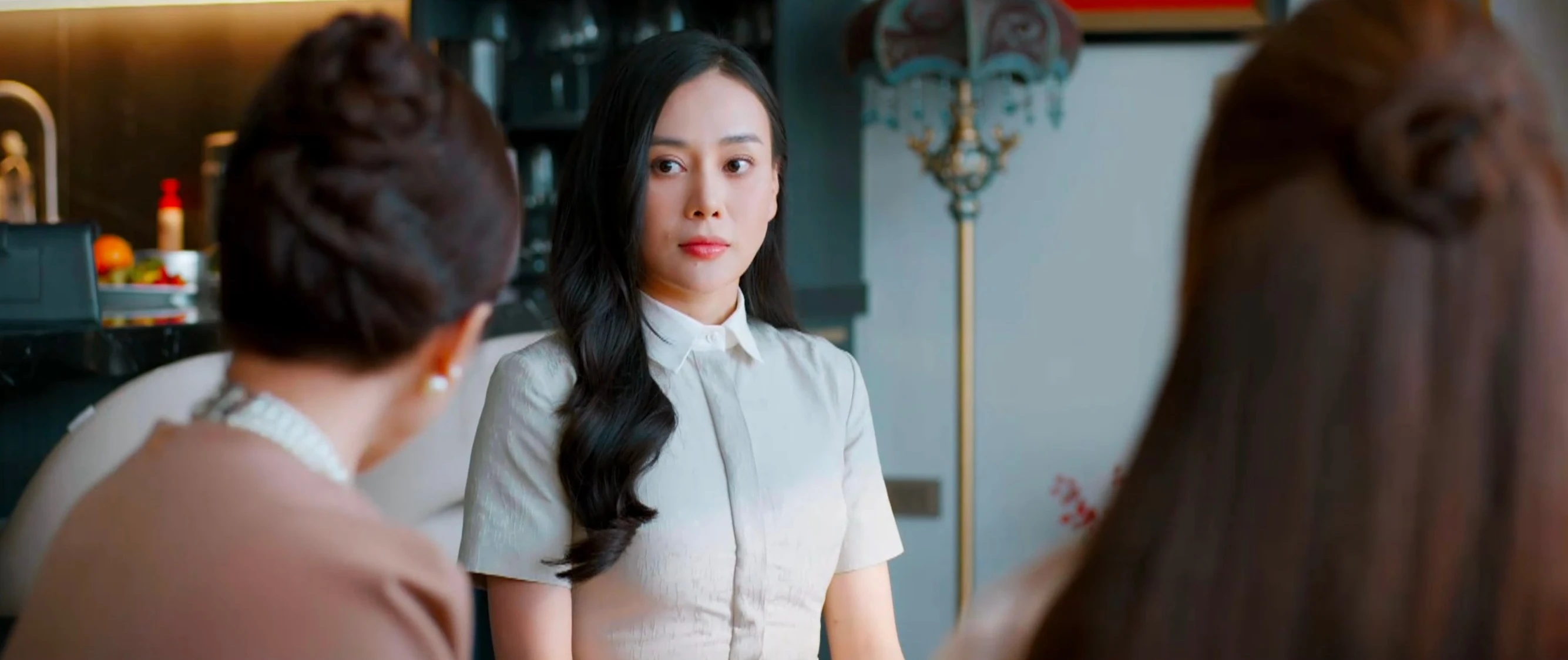 Gió ngang khoảng trời xanh - Tập 15: Mỹ Anh quyết tâm hầu hạ hội phu nhân - Hình 3