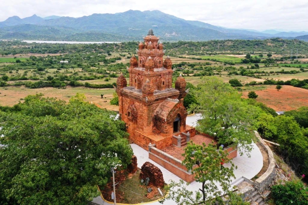Khám phá 4 ngôi tháp Chăm nổi tiếng ở Khánh Hòa - Hình 7