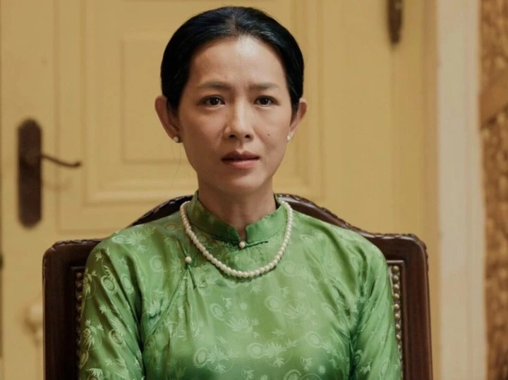 Nhà ngoại giao phim Mưa đỏ từng là hoa hậu có tiếng, U50 an yên bên chồng con - Hình 1