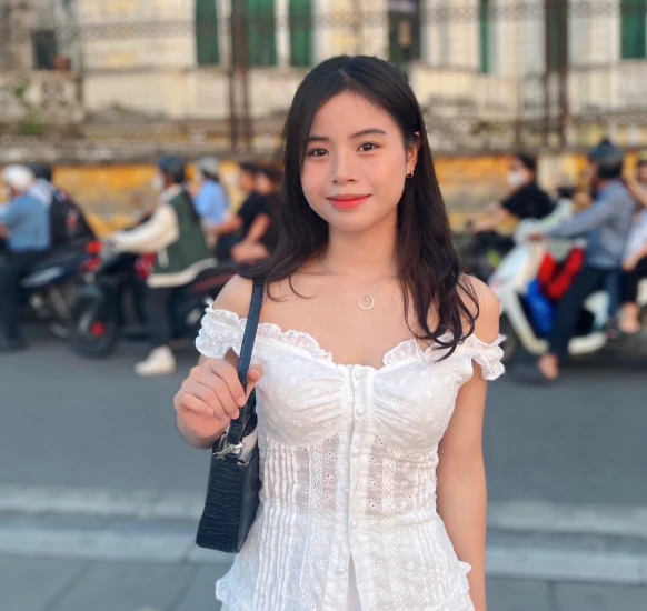 Nữ bác sĩ nội trú nhan sắc gây sốt, lộ danh tính, MXH thốt lên con Nhà Bà Nữ? - Hình 4