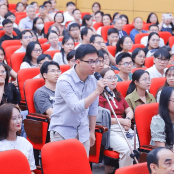 Nữ bác sĩ nội trú nhan sắc gây sốt, lộ danh tính, MXH thốt lên con Nhà Bà Nữ? - Hình 6