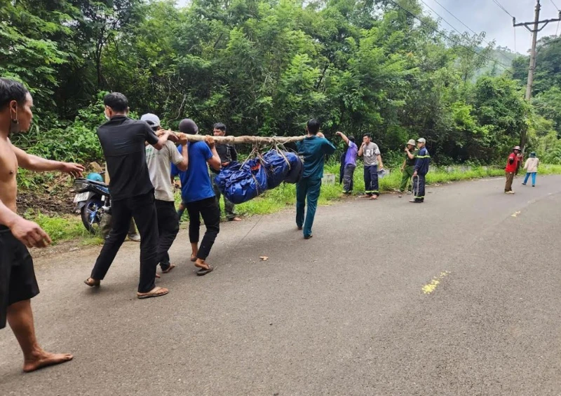 Ra mỏm đá giữa sông câu cá, nam thanh niên bị nước cuốn trôi - Hình 2