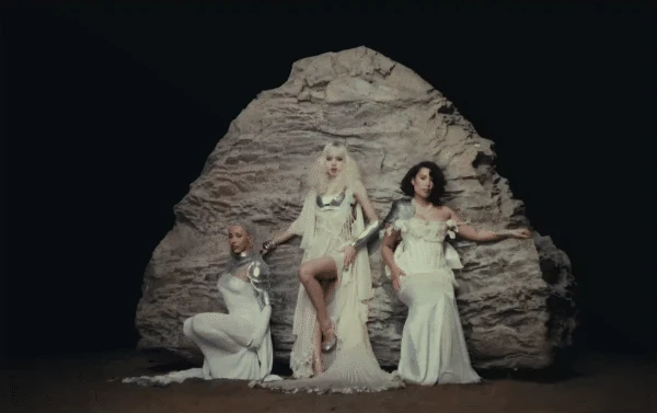 Thành viên nhiều tranh cãi nhất BLACKPINK bị kiện ngay sau khi làm nên lịch sử Kpop - Hình 2