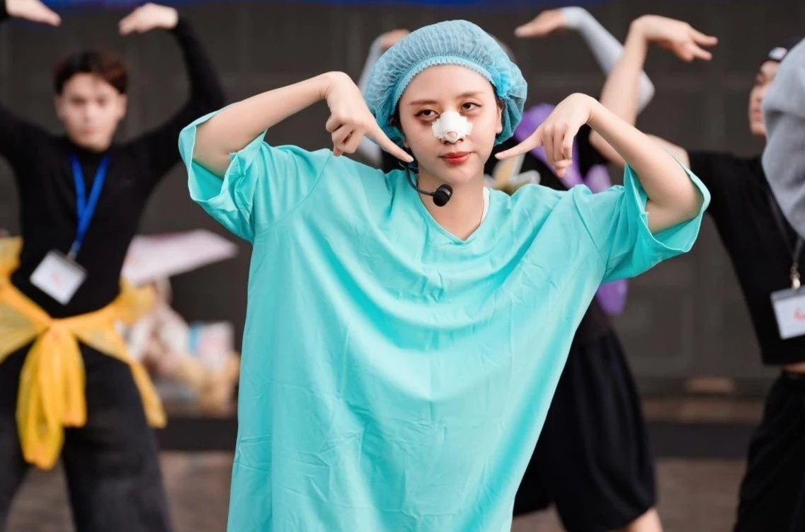 Concert Em Xinh Say Hi: Phương Mỹ Chi hoá Na Tra, người cạo đầu, bị chê lố! - Hình 5