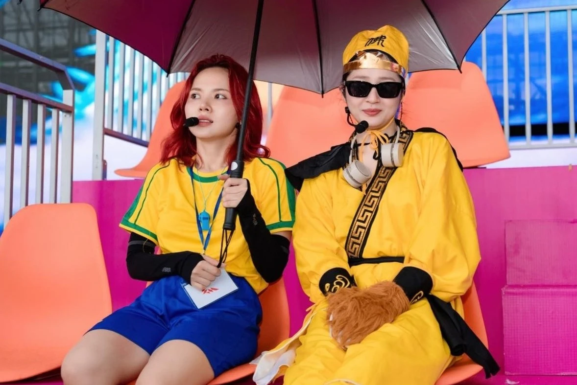 Concert Em Xinh Say Hi: Phương Mỹ Chi hoá Na Tra, người cạo đầu, bị chê lố! - Hình 2