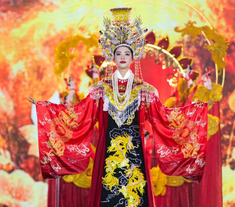Miss Grand Việt Nam bị mắng vì mang bàn thờ lên sân khấu, Hoàng Thùy bị réo tên - Hình 2