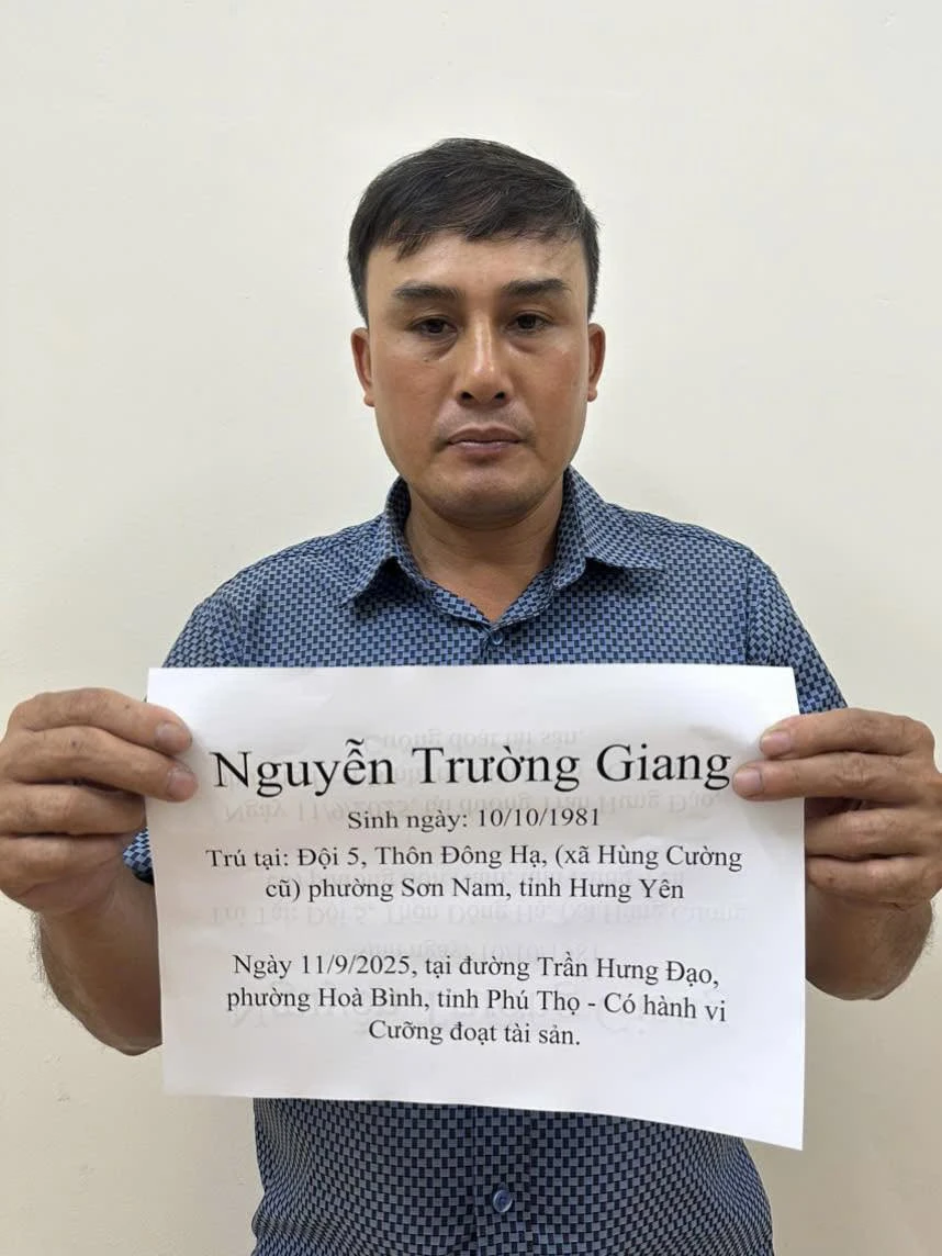 Bắt khẩn cấp tài xế chặt chém người phụ nữ 2,5 triệu đồng/cuốc xe - Hình 1