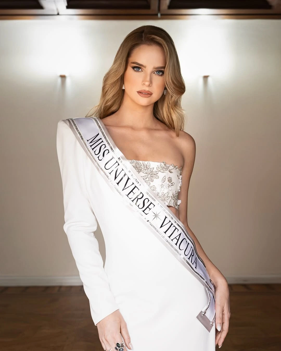 Inna Moll dự kiến đăng quang Miss Universe, xinh như búp bê ngàn năm có một - Hình 3