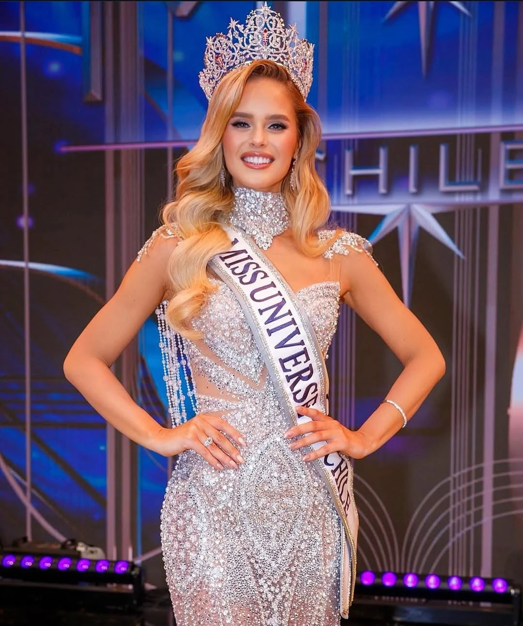 Inna Moll dự kiến đăng quang Miss Universe, xinh như búp bê ngàn năm có một - Hình 1