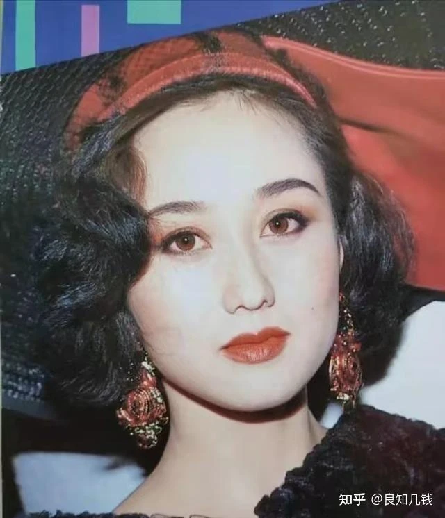 Nàng hậu ngực khủng tai tiếng nhất showbiz, khiến nam thần hạng A mê đến ruồng bỏ vợ con - Hình 7