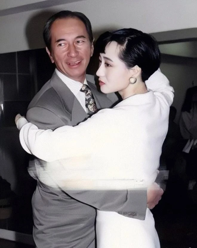 Nàng hậu ngực khủng tai tiếng nhất showbiz, khiến nam thần hạng A mê đến ruồng bỏ vợ con - Hình 3