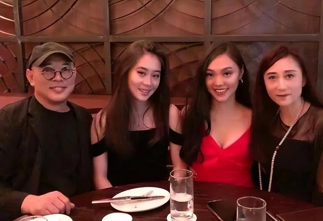 Nàng hậu ngực khủng tai tiếng nhất showbiz, khiến nam thần hạng A mê đến ruồng bỏ vợ con - Hình 9