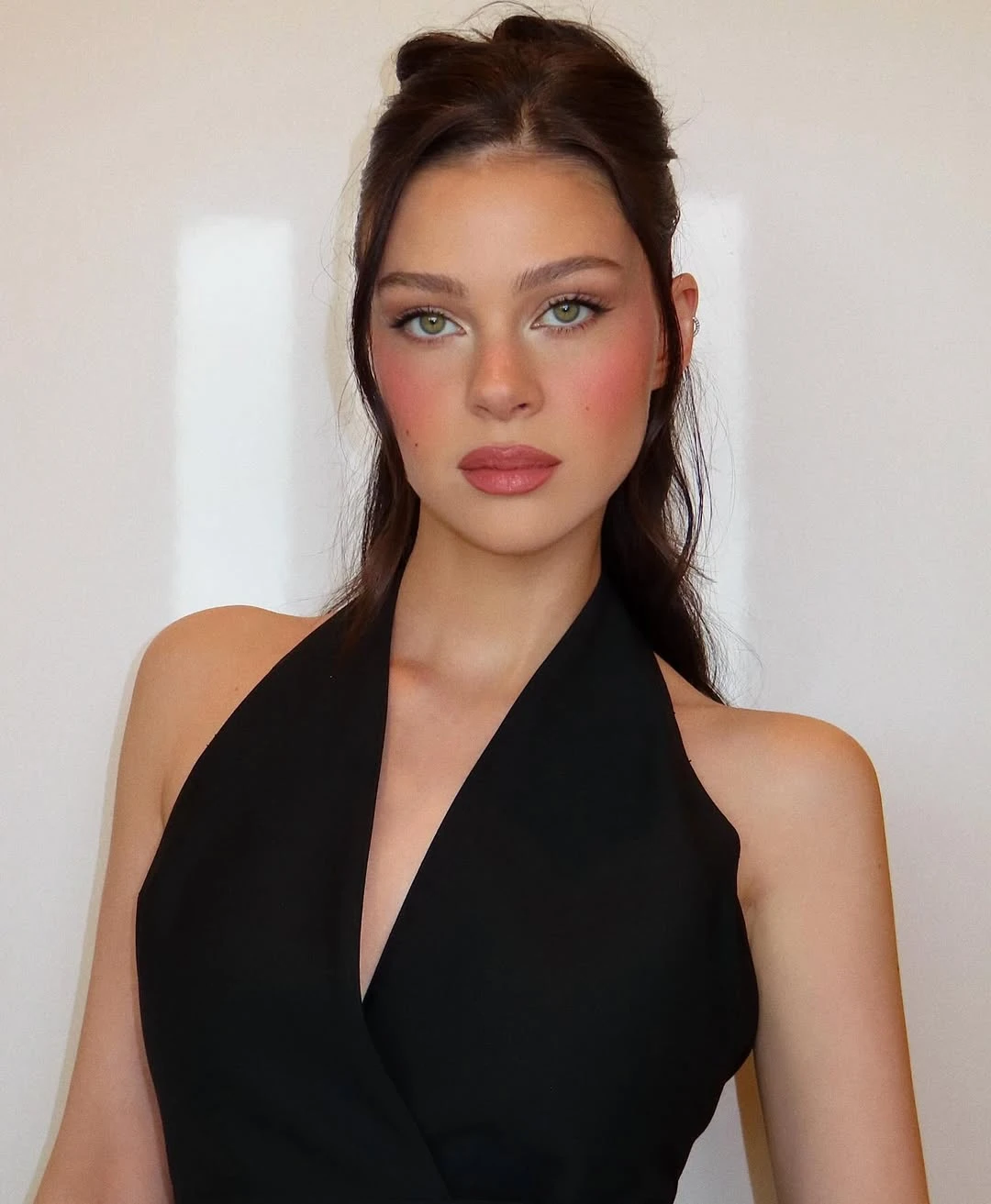Nicola Peltz: Từ ái nữ tỷ phú đến nàng dâu Beckham, liên minh tỷ đô chấn động - Hình 2