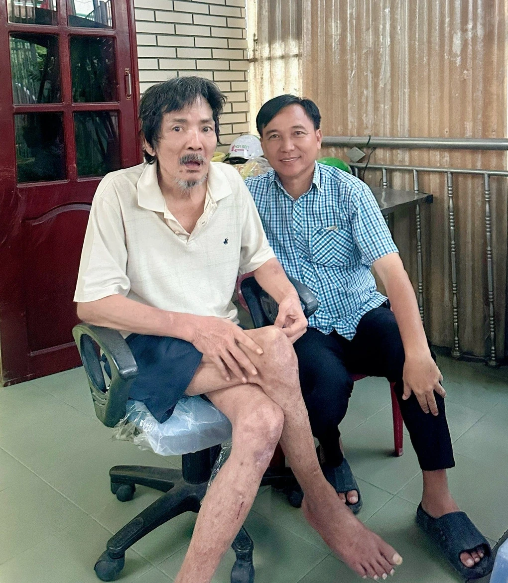 Thương Tín lộ diện sau thời gian vắng bóng không thể đi lại hình ảnh gây chú ý - Hình 2