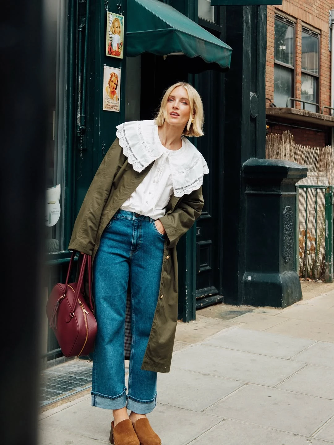 Trench coat, chiếc áo măng tô nhẹ nhàng, sang trọng không thể thiếu mùa cuối năm - Hình 4