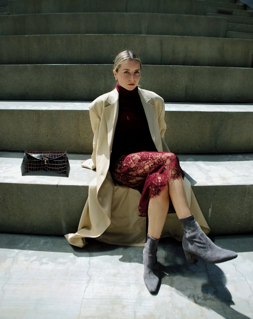 Trench coat, chiếc áo măng tô nhẹ nhàng, sang trọng không thể thiếu mùa cuối năm - Hình 3