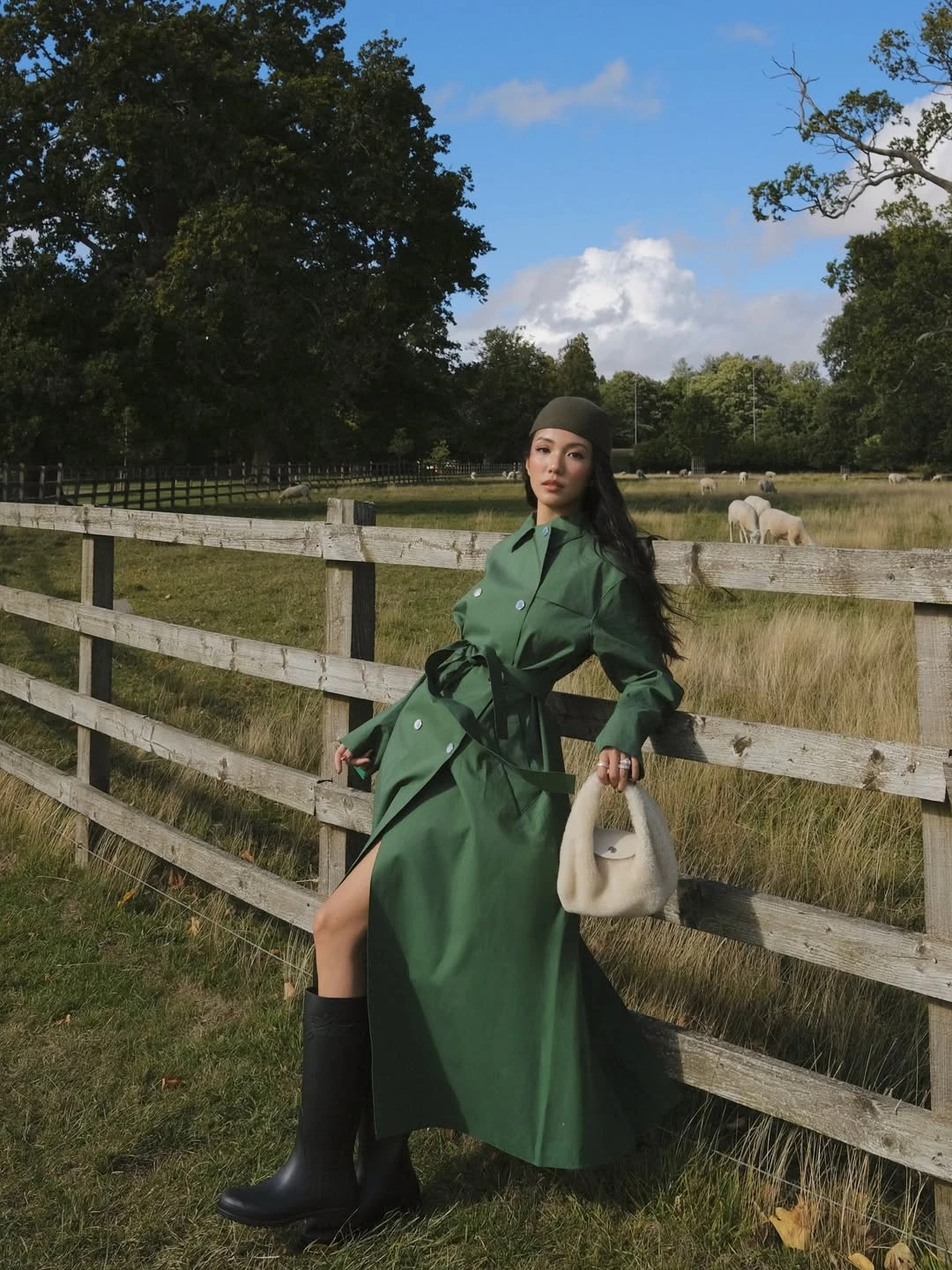 Trench coat, chiếc áo măng tô nhẹ nhàng, sang trọng không thể thiếu mùa cuối năm - Hình 7