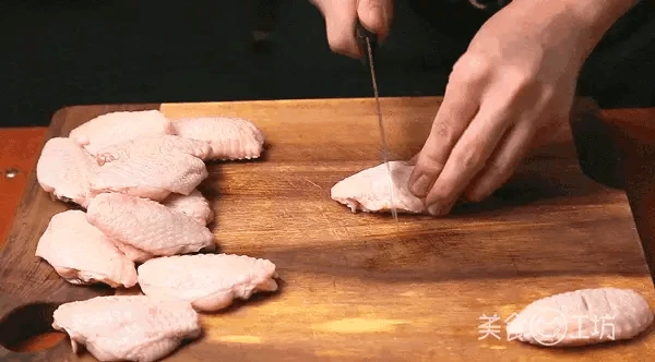 Cánh gà làm cách này vừa đơn giản lại tốn cơm - Hình 2