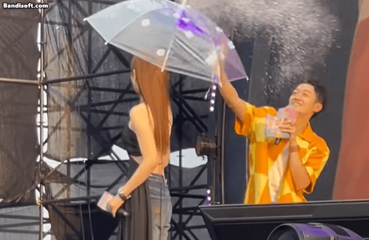 Chỉ cần mỹ nhân này cười thì băng vạn năm cũng tan chảy: Đẹp say đắm lòng người, Google cũng hết từ để khen - Hình 1