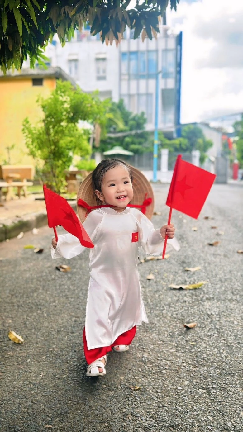 Châu Khải Phong bất ngờ tác động vật lý vợ, phản ứng con CĐM dậy sóng - Hình 6