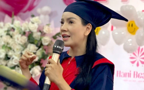 Dàn sao Việt đội mưa đến viếng Ngọc Trinh, dành 1 điều đặc biệt cho đồng nghiệp! - Hình 1