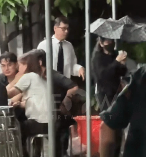 Dàn sao Việt đội mưa đến viếng Ngọc Trinh, dành 1 điều đặc biệt cho đồng nghiệp! - Hình 2