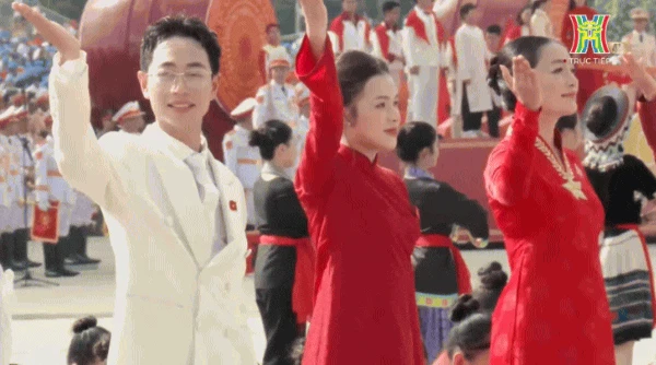 Đây rồi màn đồng diễn được mong chờ nhất Đại lễ 2/9: Dàn nghệ sĩ hát liên khúc Khí Phách Việt Nam, Mỹ Tâm làm rung động triệu trái tim! - Hình 1