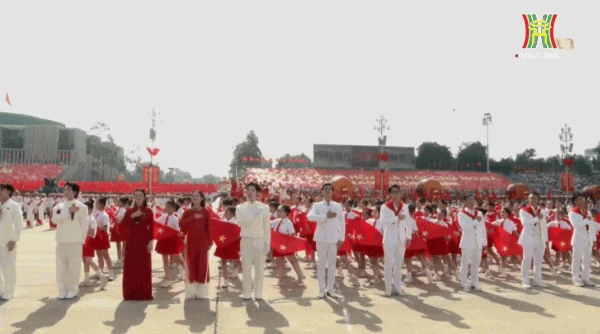Đây rồi màn đồng diễn được mong chờ nhất Đại lễ 2/9: Dàn nghệ sĩ hát liên khúc Khí Phách Việt Nam, Mỹ Tâm làm rung động triệu trái tim! - Hình 4