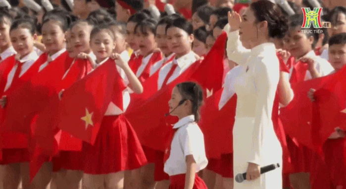 Đây rồi màn đồng diễn được mong chờ nhất Đại lễ 2/9: Dàn nghệ sĩ hát liên khúc Khí Phách Việt Nam, Mỹ Tâm làm rung động triệu trái tim! - Hình 3