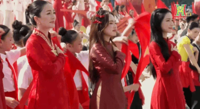 Đây rồi màn đồng diễn được mong chờ nhất Đại lễ 2/9: Dàn nghệ sĩ hát liên khúc Khí Phách Việt Nam, Mỹ Tâm làm rung động triệu trái tim! - Hình 2