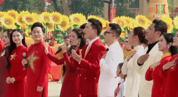 Đây rồi màn đồng diễn được mong chờ nhất Đại lễ 2/9: Dàn nghệ sĩ hát liên khúc Khí Phách Việt Nam, Mỹ Tâm làm rung động triệu trái tim! - Hình 5