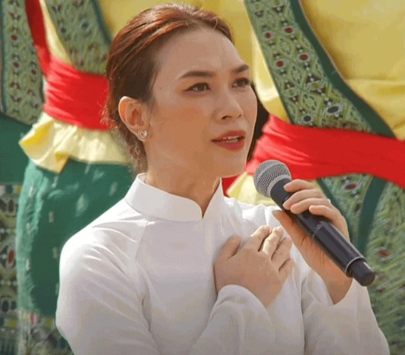Phụ huynh rơi nước mắt khi con gái hát cùng Mỹ Tâm ngày Đại lễ 2/9, niềm tự hào gia đình kể sao cho hết! - Hình 2