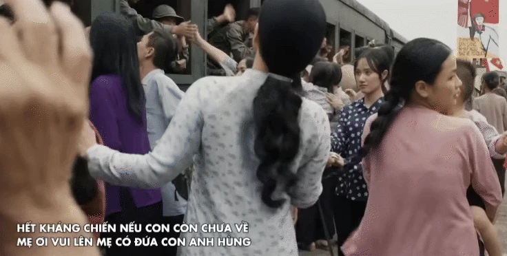 Sao nghĩ ra câu hát hết kháng chiến con còn chưa về, mẹ ơi vui lên, mẹ có đứa con anh hùng hay thế nhỉ? - Hình 2